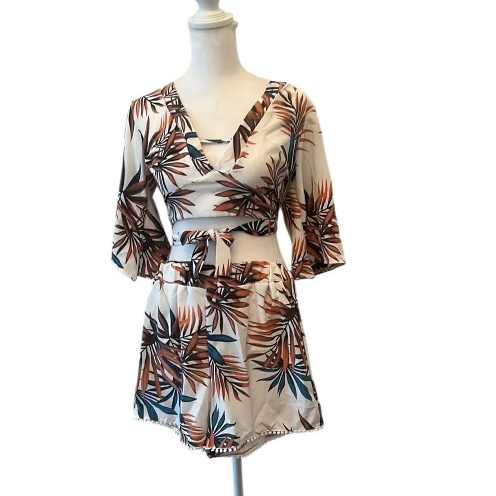 NWOT szS 2 piece tropical print short set wrap around top pompom trim shorts